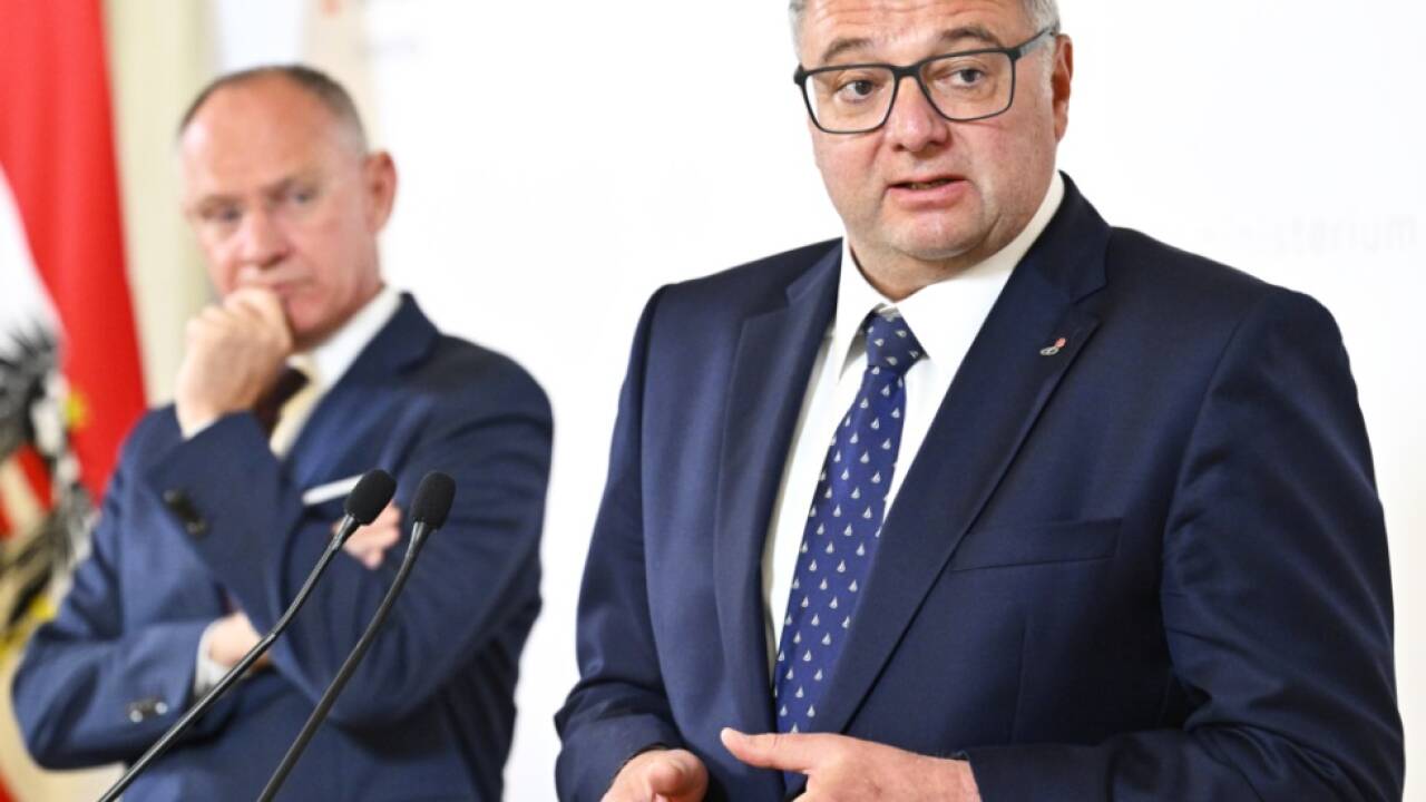 Leichtfried und Innenminister Karner bei einer Pressekonferenz Leichtfried und Innenminister Karner bei einer Pressekonferenz