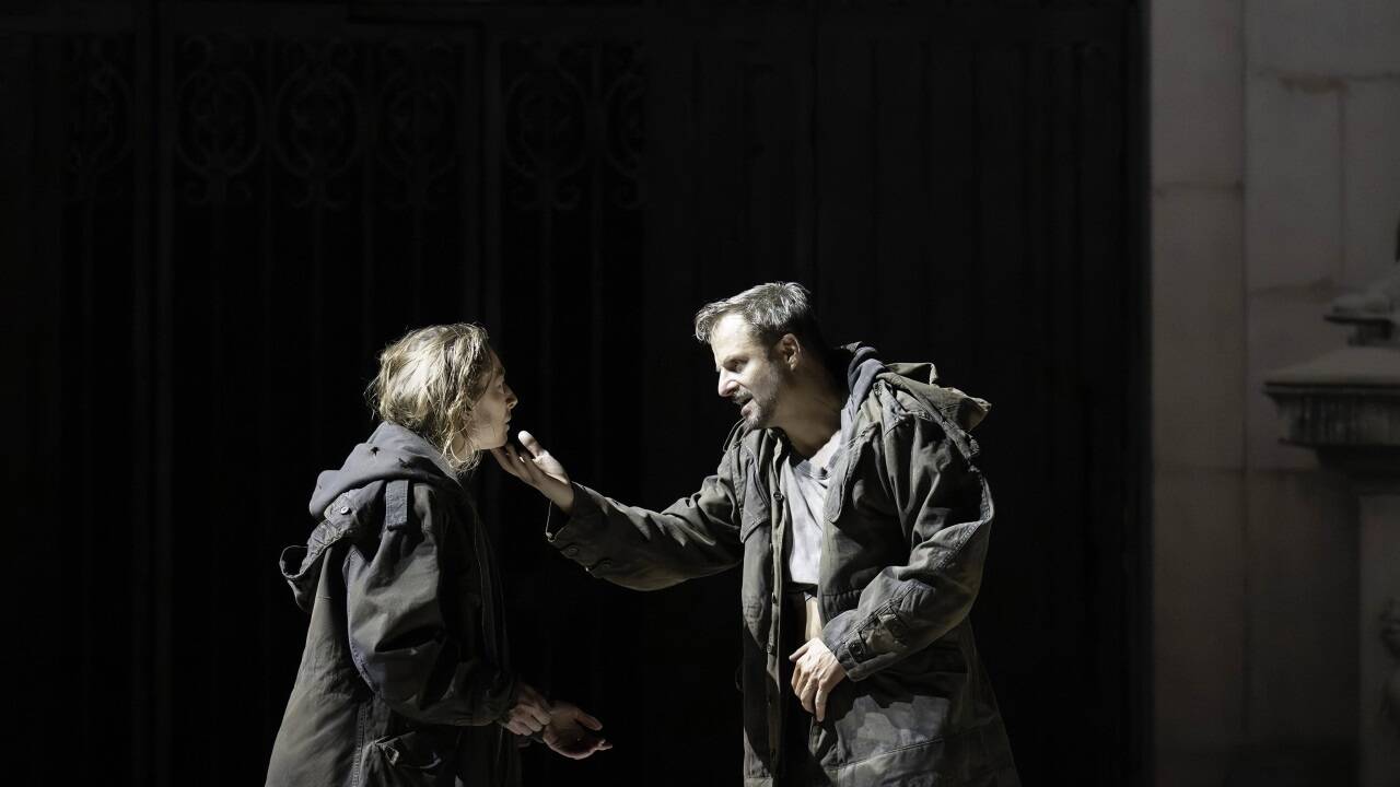 Kathleen Morgeneyer (Ein armer Nachbar/Werke) und Philipp Hochmair (Jedermann).  