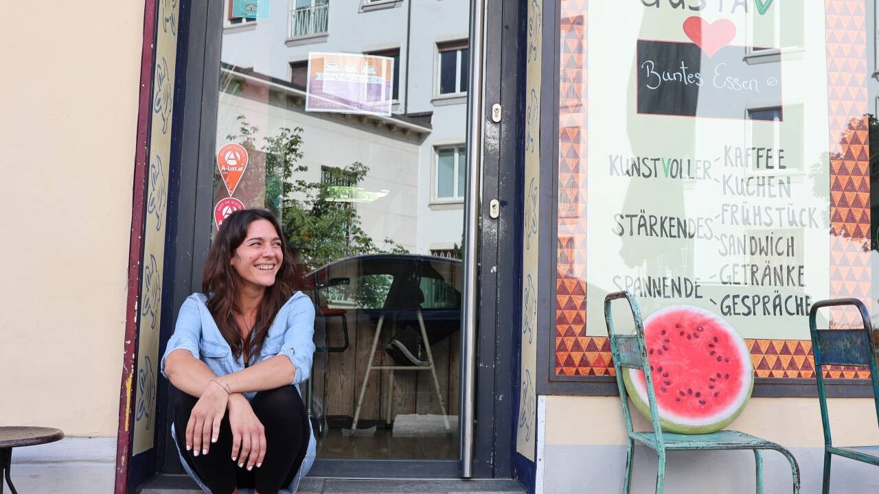 Gustav-Inhaberin Denise Hagopyan tischt seit zehn Jahren vegane Küche in ihrem Bistro im Andräviertel auf.  
