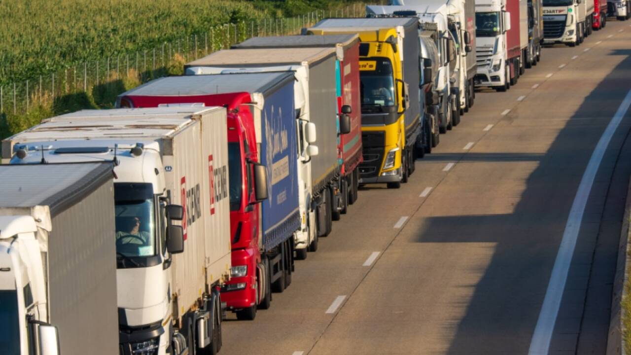 Maut-Zuschläge für laute und schmutzige Lkw geplant 