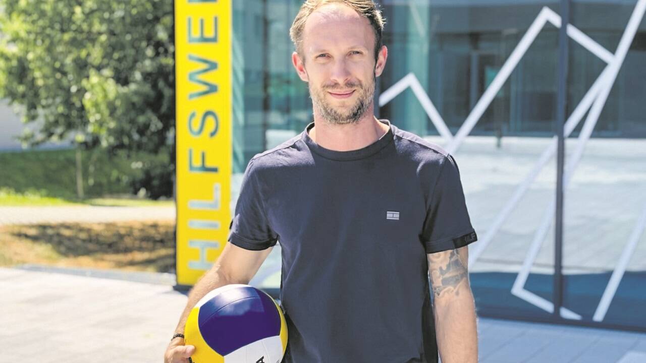 Fabian Kronewitter ist Leiter der Offenen Jugendarbeit beim Hilfswerk Salzburg.   Fabian Kronewitter ist Leiter der Offenen Jugendarbeit beim Hilfswerk Salzburg.