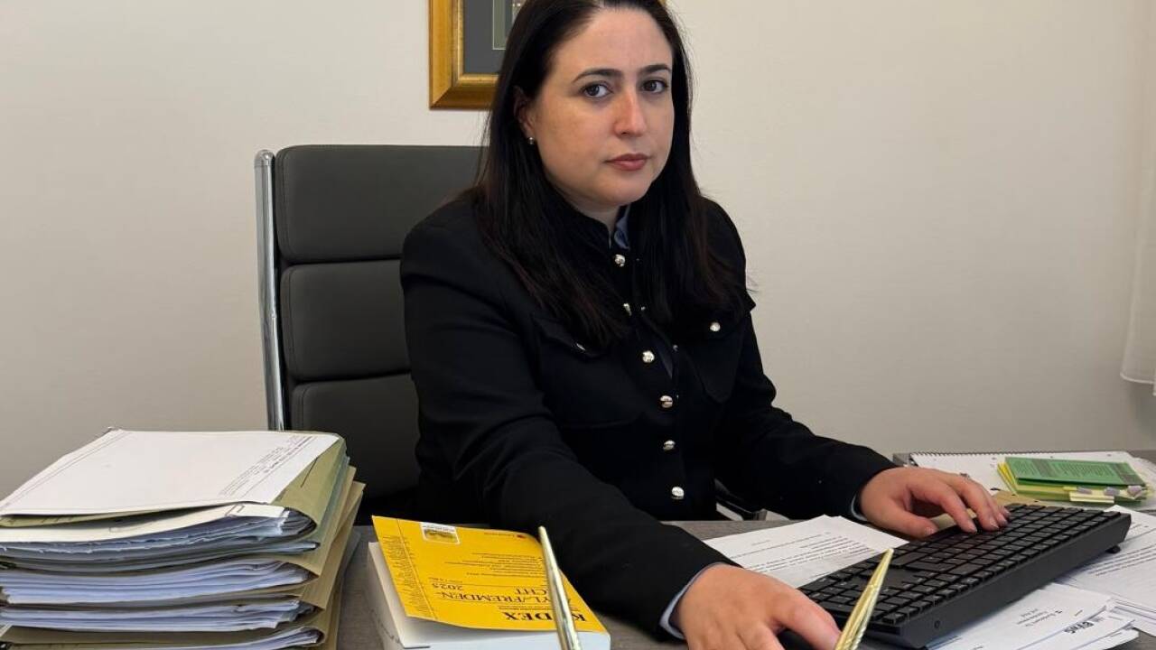 Die Salzburger Rechtsanwältin Hilal Kafkas brachte im Fall einer akut abschiebebedrohten Frau aus Gambia einen dringlichen Antrag auf Zuerkennung einer aufschiebenden Wirkung ein – mit Erfolg.  
