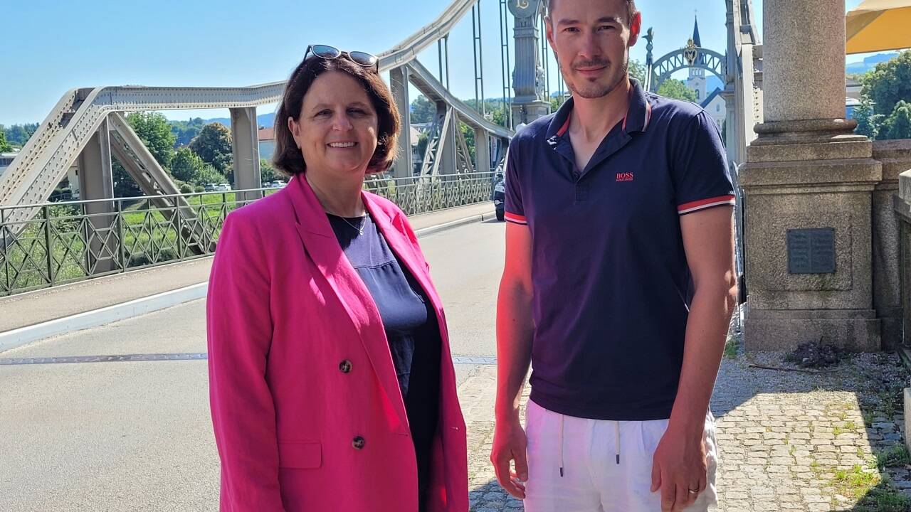 Eine Brücke, zwei Städte, zwei Staaten, zwei Obleute und ein Ziel: Alexandra Nobis und Sebastian Kuntschik. Eine Brücke, zwei Städte, zwei Staaten, zwei Obleute und ein Ziel: Alexandra Nobis und Sebastian Kuntschik.
