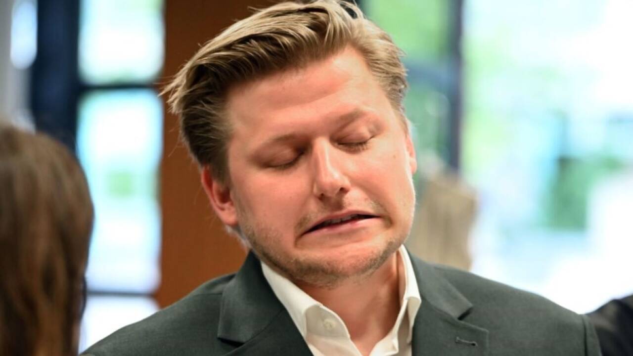 Satiriker El Hotzo "ein bisschen unseriöser" als viele Kollegen Satiriker El Hotzo 'ein bisschen unseriöser' als viele Kollegen