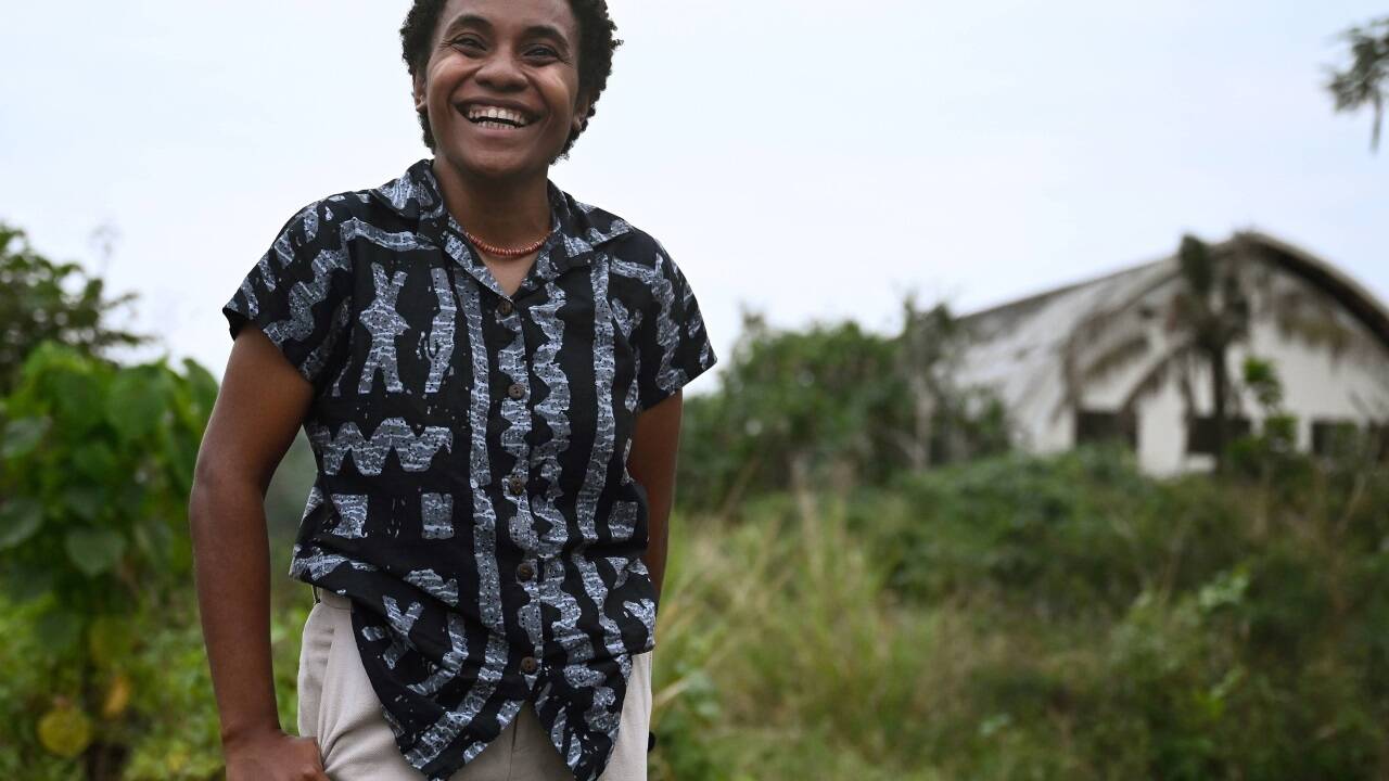 Cynthia Houniuhi ist eine der Studierenden auf Vanuatu, die den Fall vor den UN-Gerichtshof gebracht haben. Cynthia Houniuhi ist eine der Studierenden auf Vanuatu, die den Fall vor den UN-Gerichtshof gebracht haben.