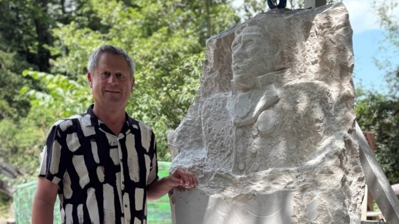 Helmut Naderer neben der halbfertigen Radetzky-Statue. Wie es mit ihr nun weitergeht, will der Verein „Radetzky Orden“ intern beraten und entscheiden. 