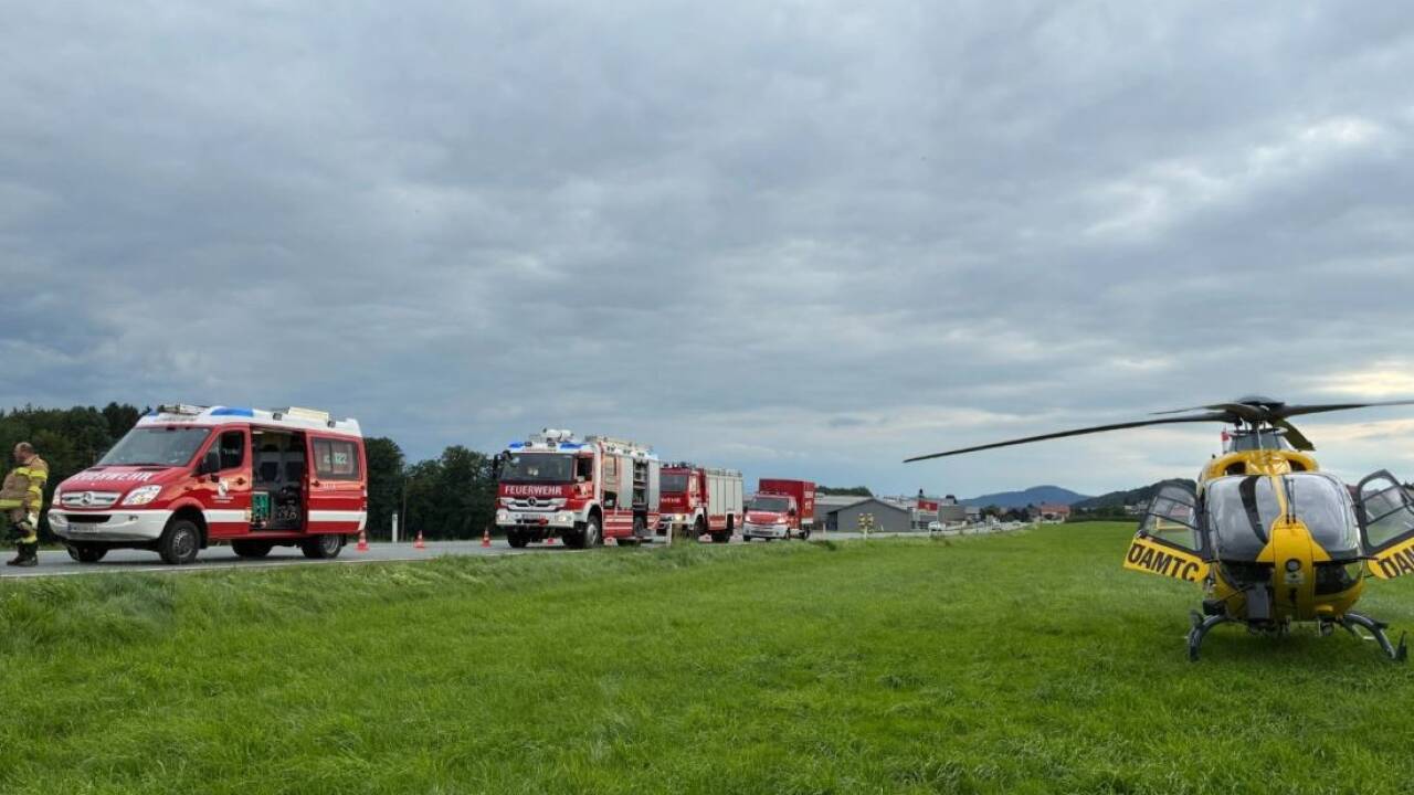 Bilder vom Unfalleinsatz in Straßwalchen. Bilder vom Unfalleinsatz in Straßwalchen.