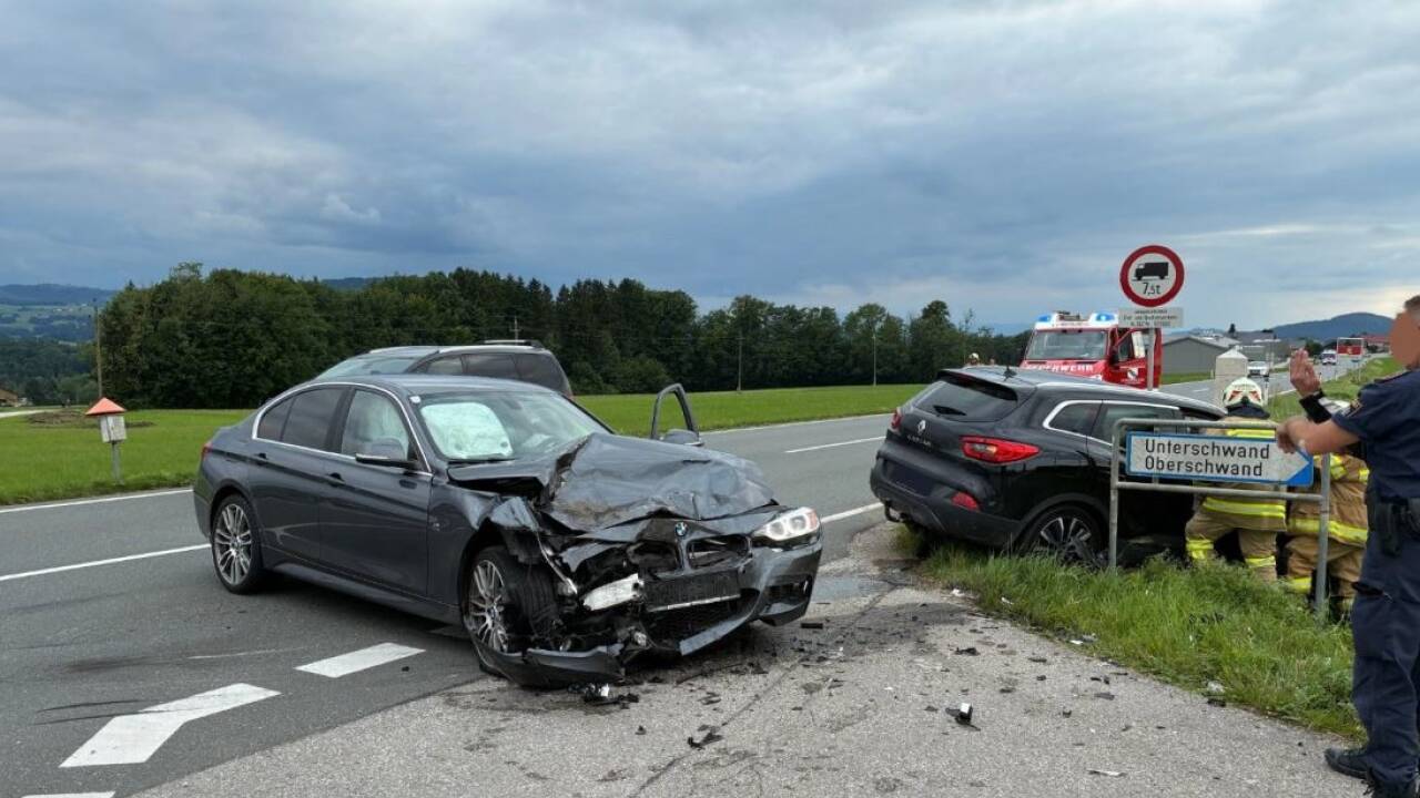 Bilder vom Unfalleinsatz in Straßwalchen. Bilder vom Unfalleinsatz in Straßwalchen.