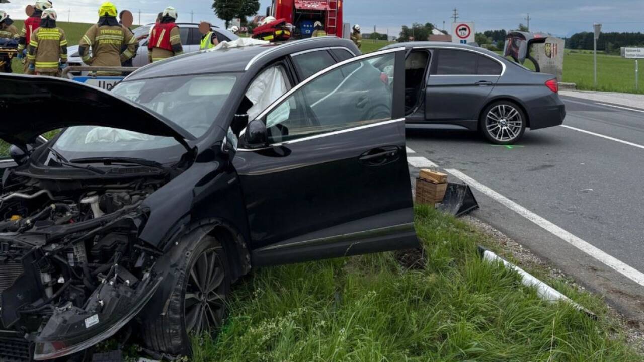 Bilder vom Unfalleinsatz in Straßwalchen. Bilder vom Unfalleinsatz in Straßwalchen.