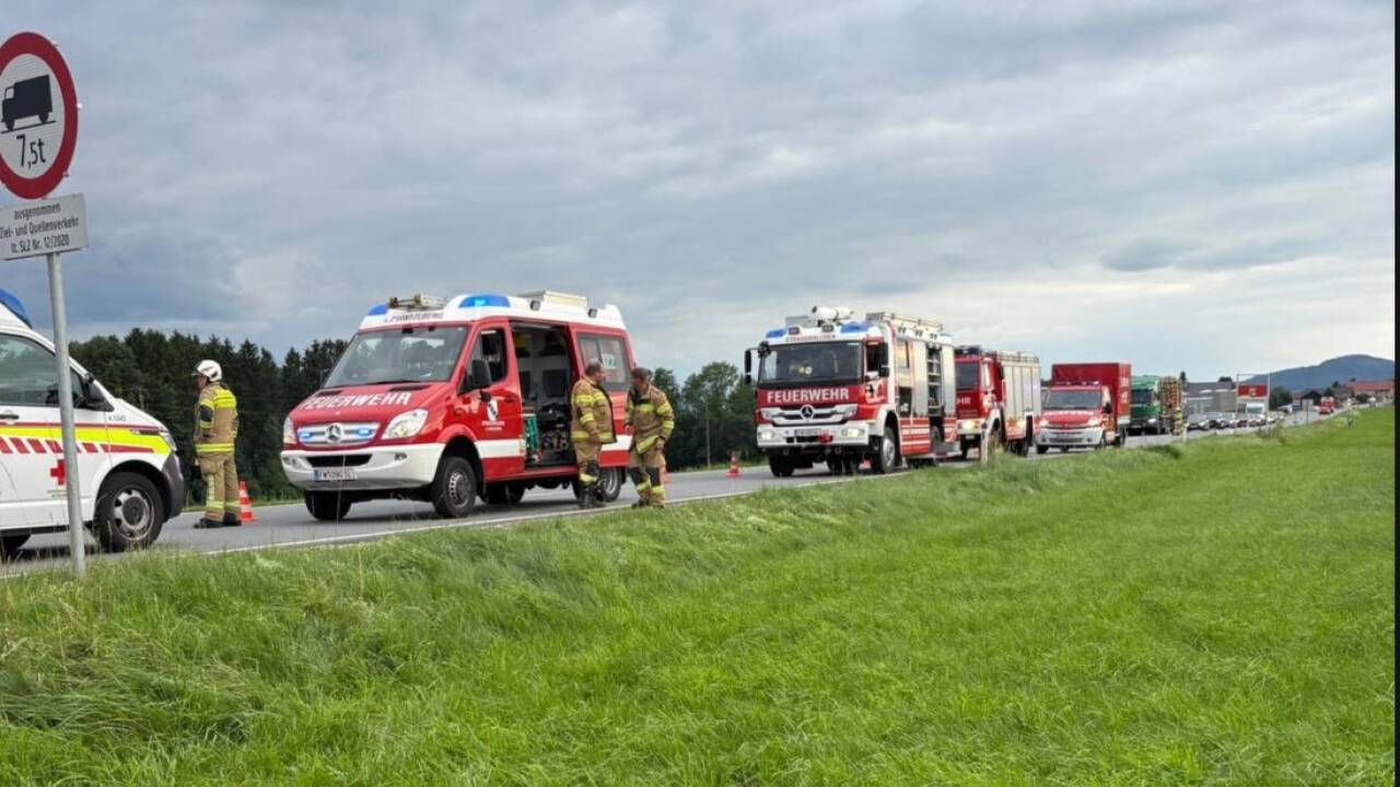 Bilder vom Unfalleinsatz in Straßwalchen. Bilder vom Unfalleinsatz in Straßwalchen.