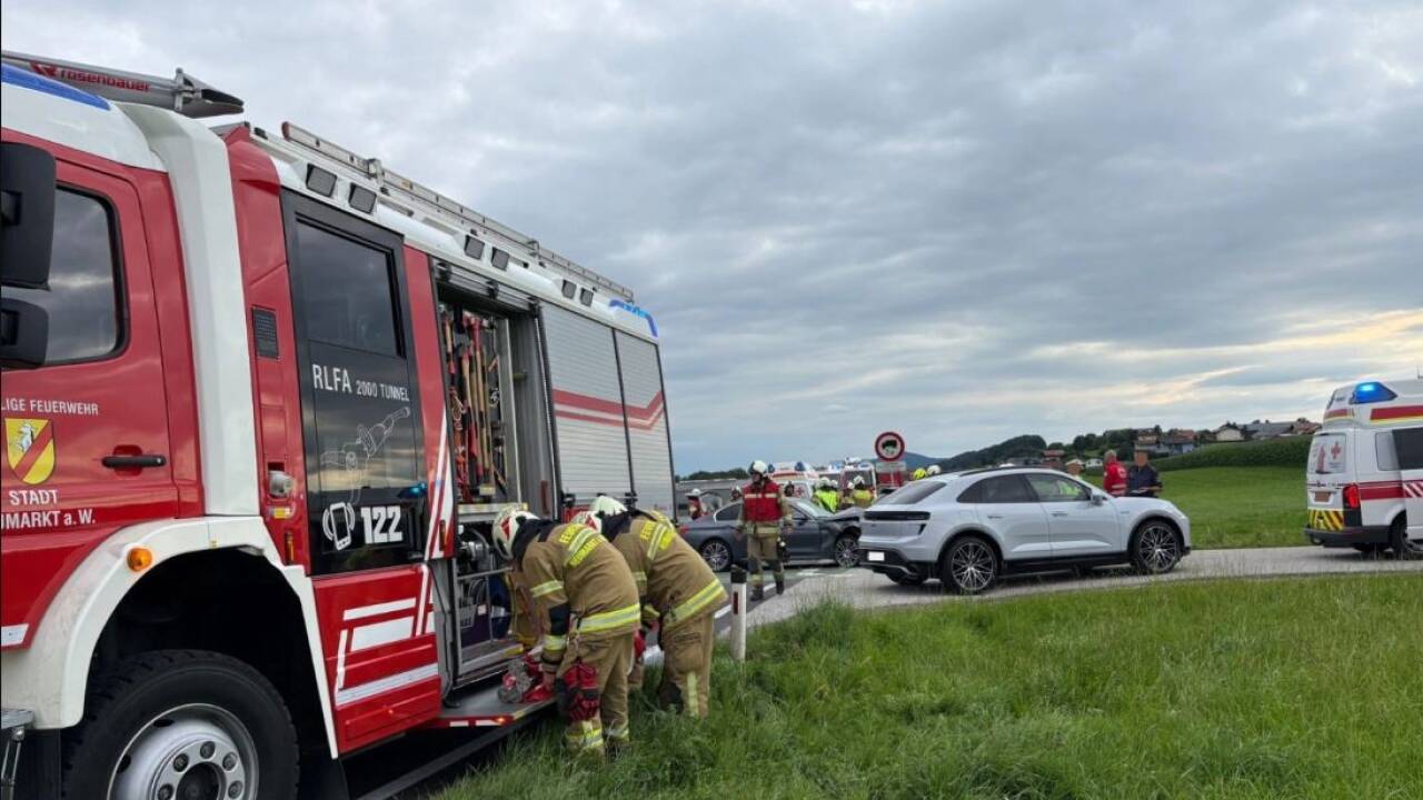 Bilder vom Unfalleinsatz in Straßwalchen. Bilder vom Unfalleinsatz in Straßwalchen.