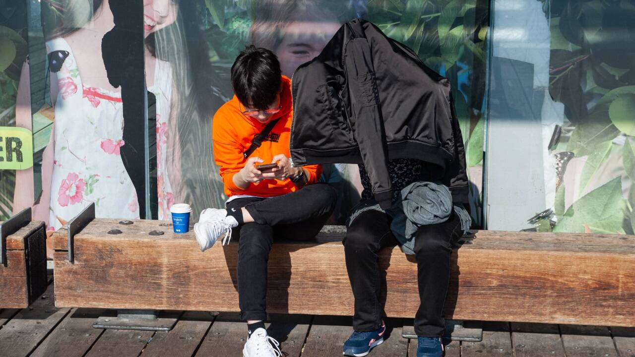 Nicht nur Social-Media-Zugang erst ab 16: Australien arbeitet auch an verschärften Zugangsbeschränkungen für Suchmaschinen. Altersgrenze 18 Jahre.  Nicht nur Social-Media-Zugang erst ab 16: Australien arbeitet auch an verschärften Zugangsbeschränkungen für Suchmaschinen. Altersgrenze 18 Jahre.