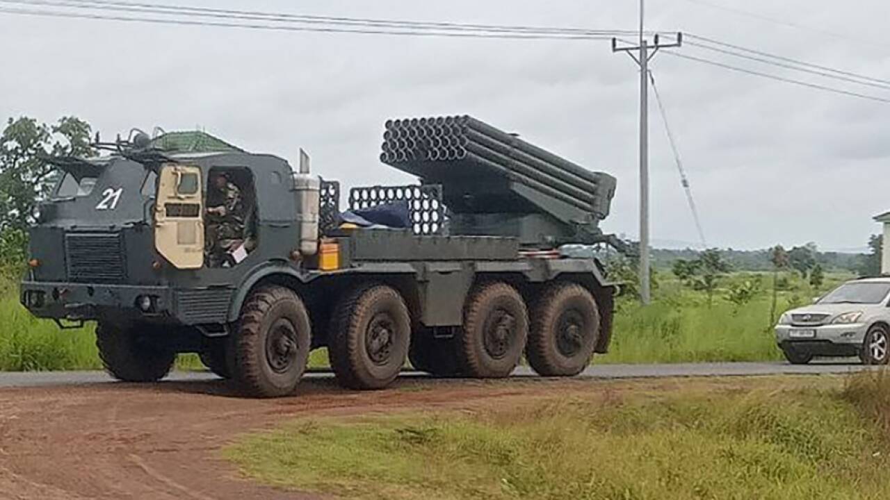 Kambodschanische Armee fährt ihr Gerät an der Grenze auf Kambodschanische Armee fährt ihr Gerät an der Grenze auf