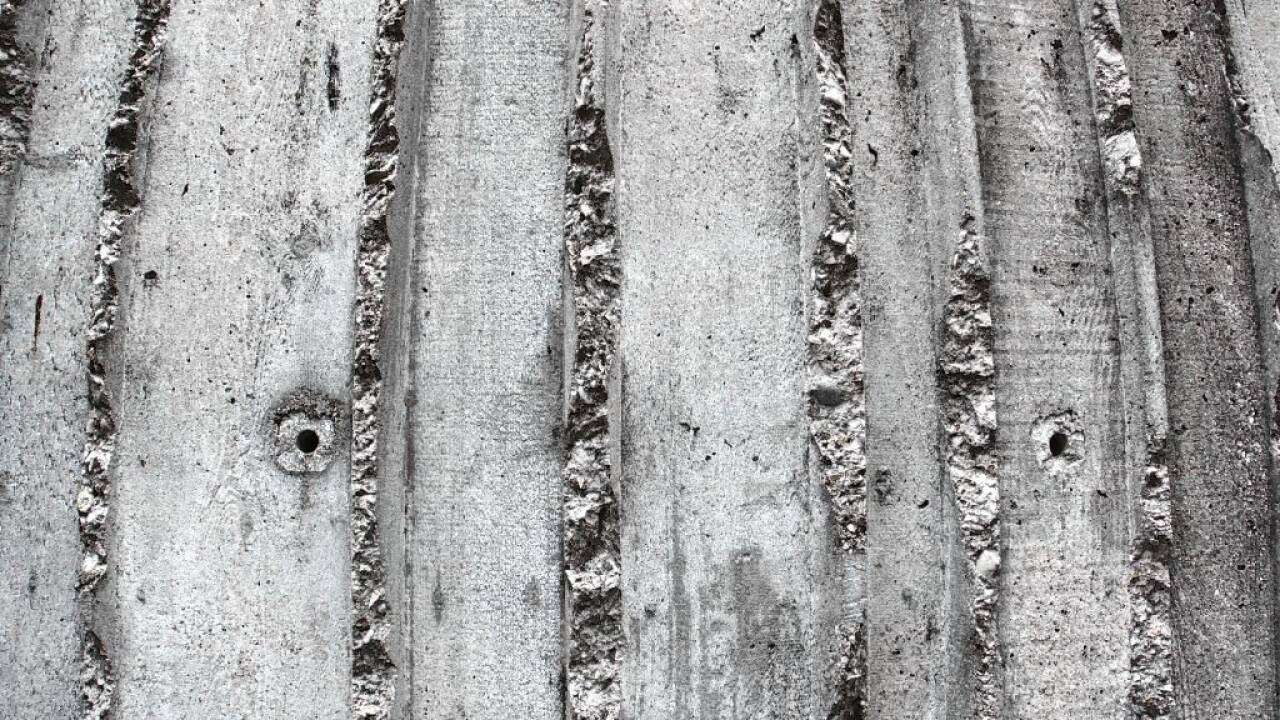Die strukturierte Fassade des Kircht 