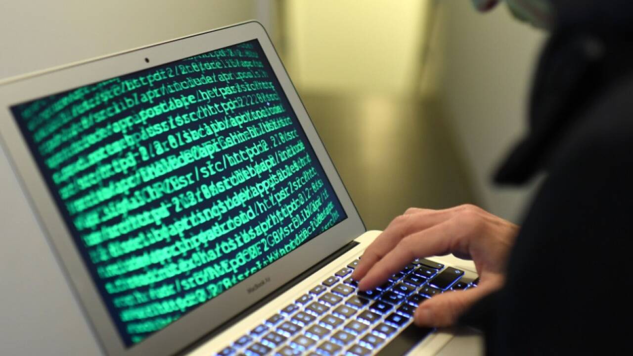 Mit dem Versprechen hoher Renditen locken Internetbetrüger ihre Opfer. 