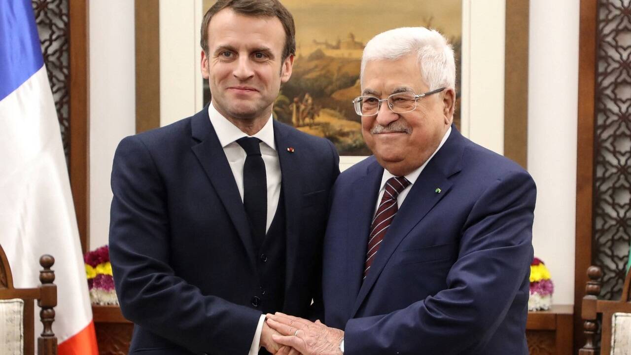 Emmanuel Macron (links) und Mahmoud Abbas Emmanuel Macron (links) und Mahmoud Abbas
