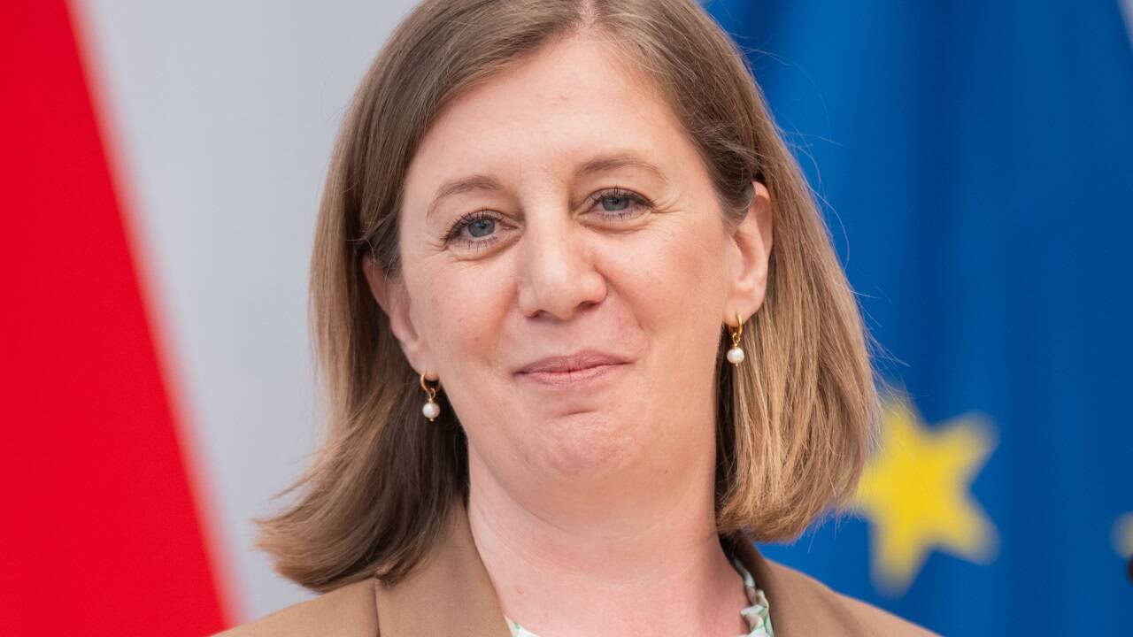  ... Staatssekretärin Barbara Eibinger-Miedl äußert sich bei einem Salzburg-Besuch zu den ORF-Beiträgen für Firmen. 