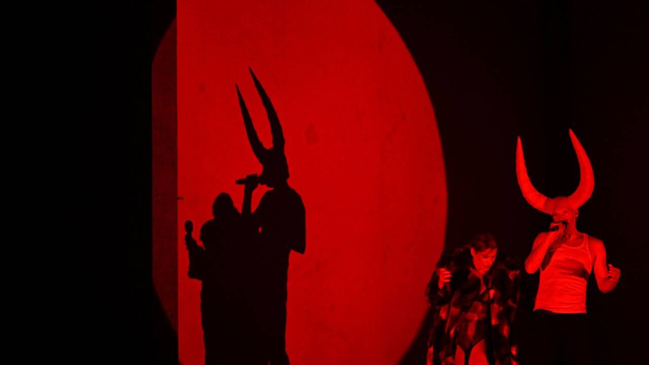 Szene aus „Die letzten Tage der Menschheit“ auf der Pernerinsel. 