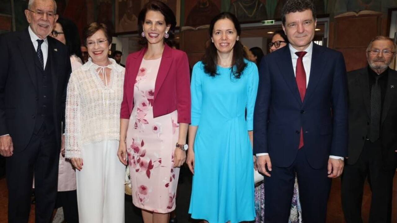 Offizielle Eröffnung der Salzburg Festspiele: Bundespräsident Alexander Van der Bellen mit Gattin Doris Schmidauer, Landeshauptfrau Karoline Edtstadler und Präsident Nicuşor Daniel Dan (Rumänien) mit Lebensgefährtin Mirabela Grădinaru. 