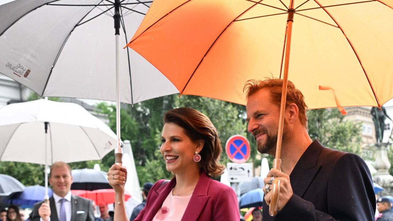 Edtstadler mit „Jedermann“ Philipp Hochmair. 
