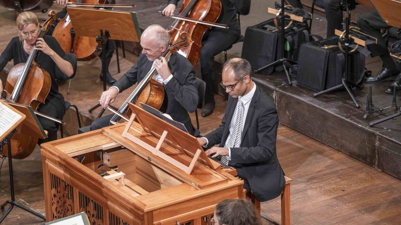 Bilder zur ersten Mozartmatinee im Salzburger Festspielsommer 2025 mit Ivor Bolton, Gabriel Pidoux, Ashok Gupta und dem Mozarteumorchester 