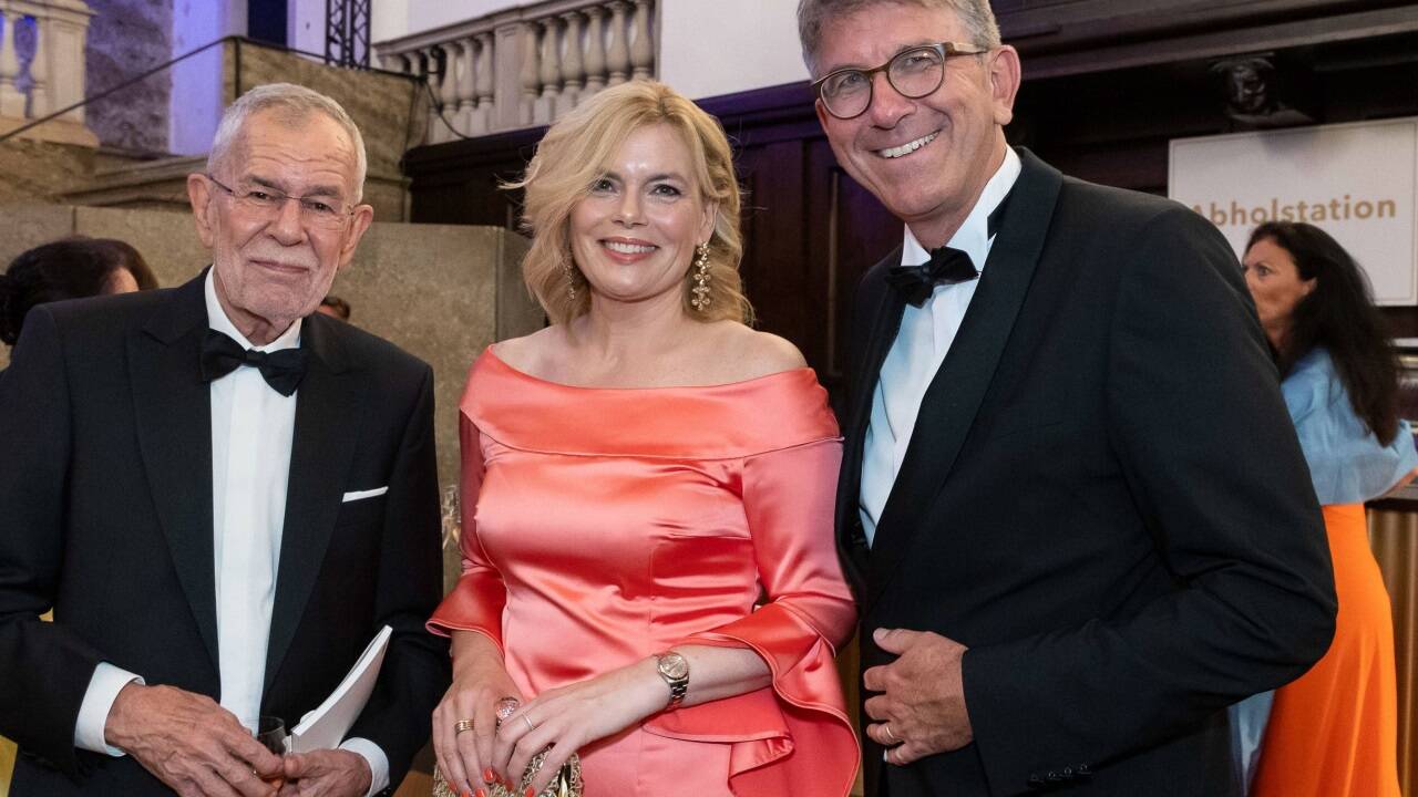 Bundespräsident Alexander van der Bellen und die deutsche Bundestagspräsidentin Julia Klöckner. 