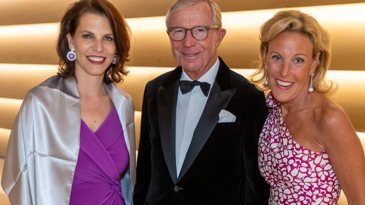 Landeshauptfrau Karoline Edtstadler mit ihrem Vorgänger Wilfried Haslauer und dessen Ehefrau Christina. 