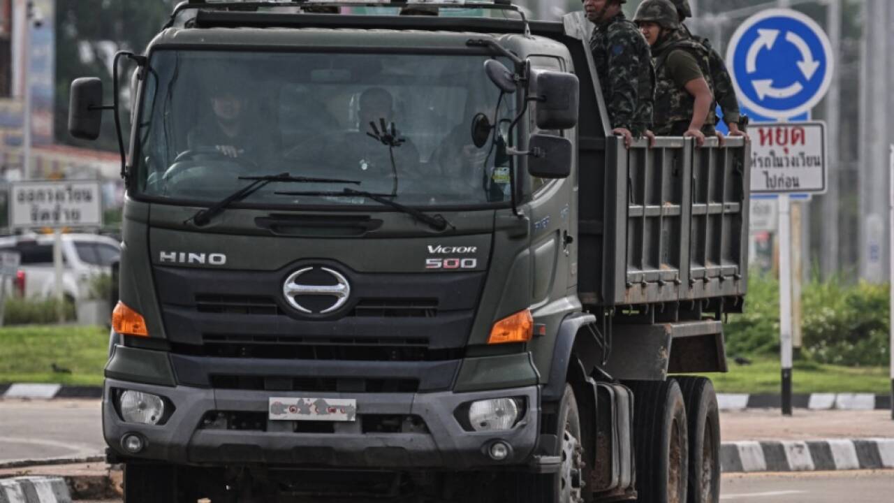 Thailändische Soldaten werden an die Grenze gebracht Thailändische Soldaten werden an die Grenze gebracht