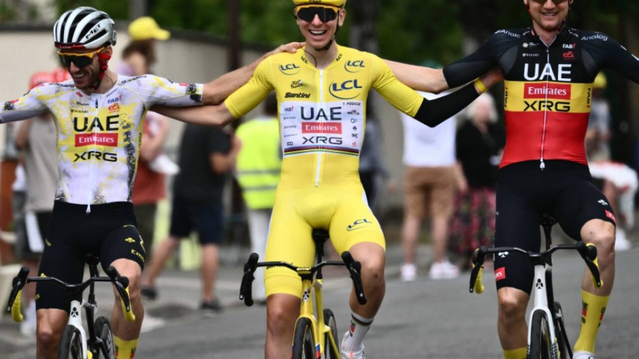 Pogacar jubelte mit seinen Teamkollegen Pogacar jubelte mit seinen Teamkollegen