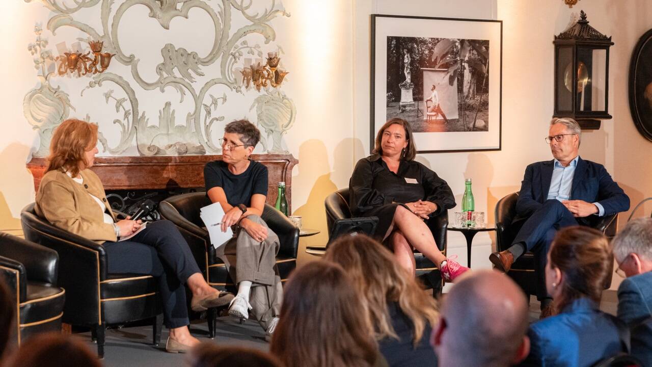 Diskussionsrunde eins und &Ouml;  