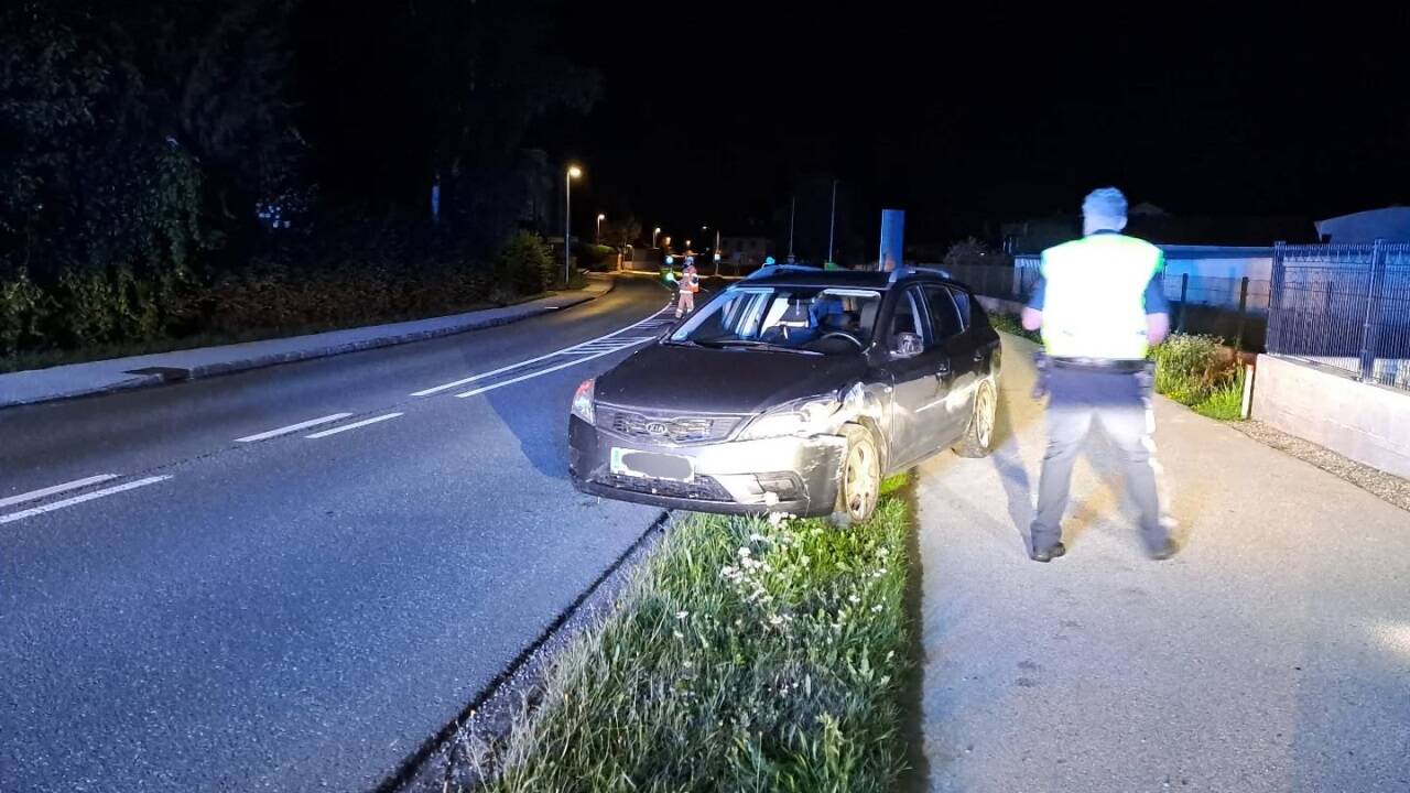 Der Lenker touchierte mit seinem Fahrzeug die Betonwand. 