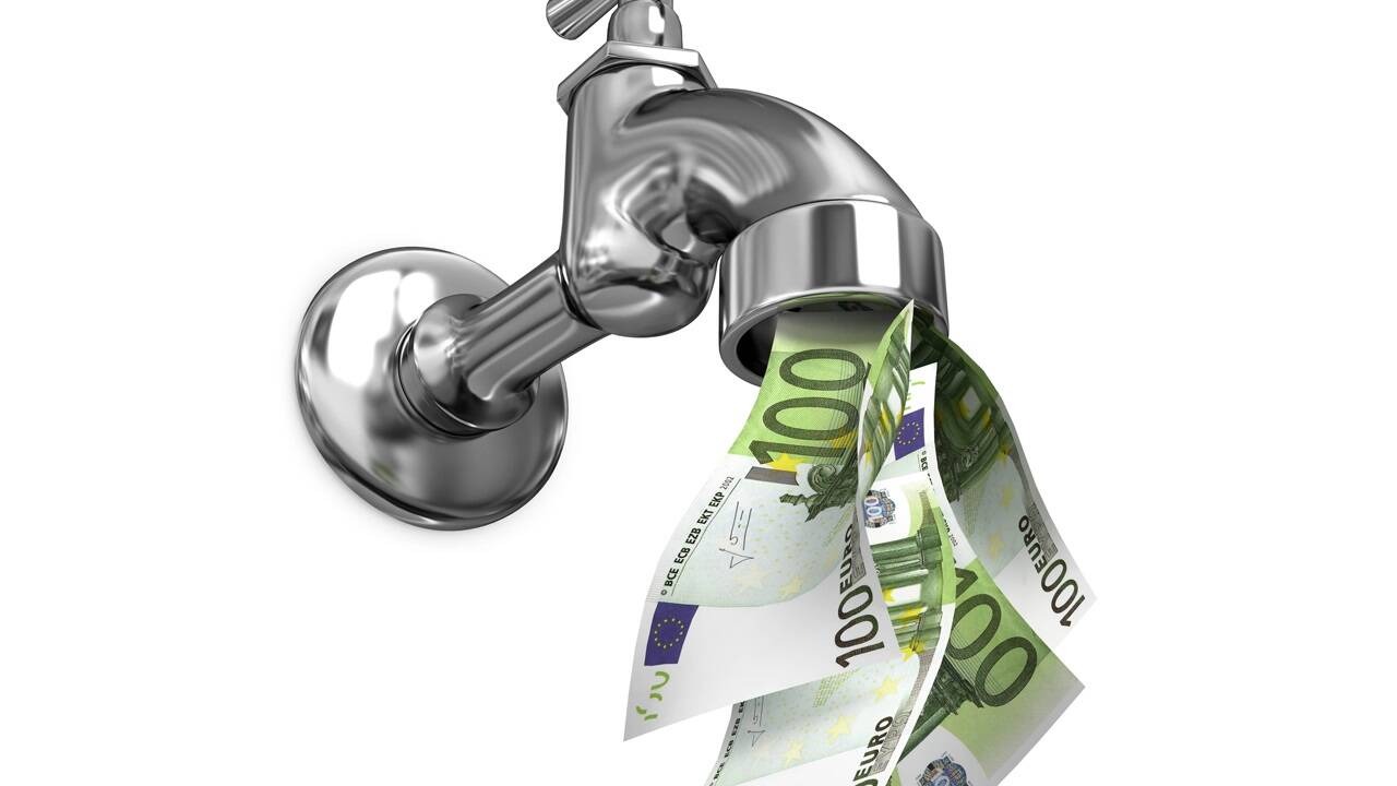 Die Nachfrage nach Wohnbaukrediten steigt, da die Zinsen gesunken sind und Kredite somit wieder attraktiver werden. Trotz dieser Entwicklung bleibt die Zurückhaltung bei Investoren spürbar. 