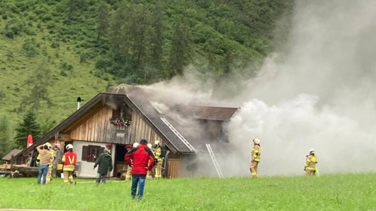 Auf der Grubenbachhütte ist ein Brand ausgebrochen. 