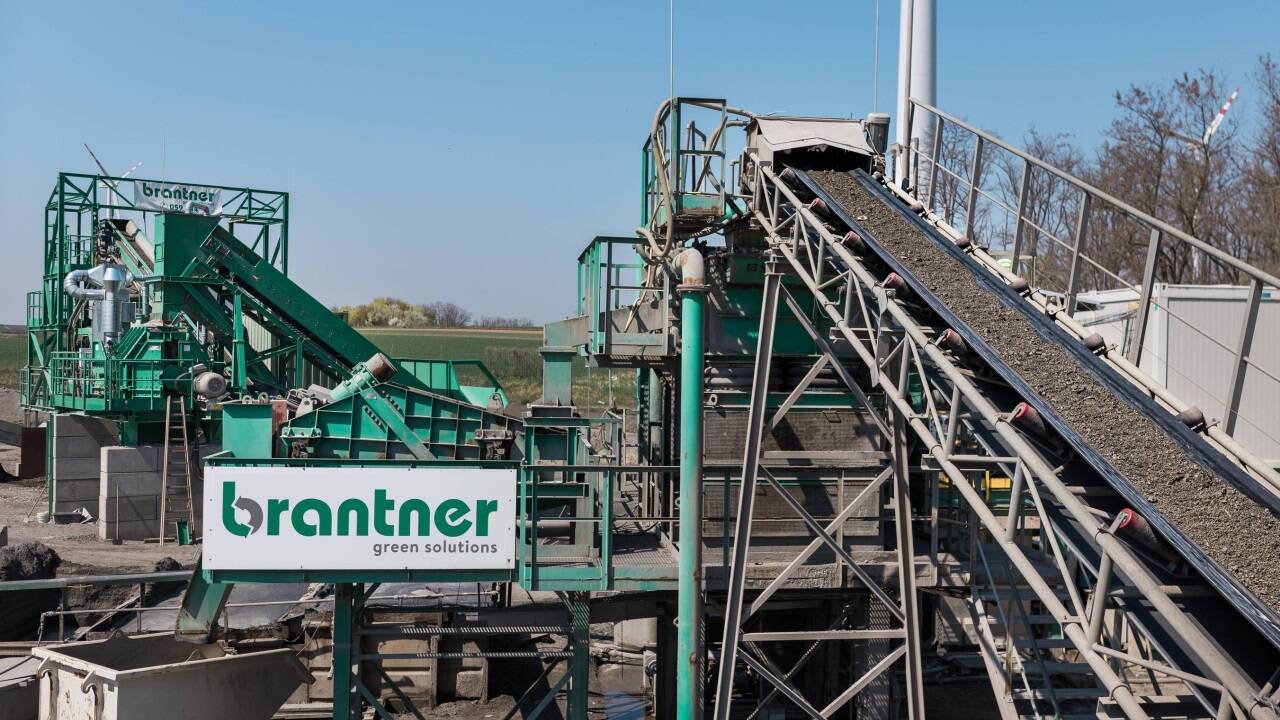 Die Schlackenaufbereitungsanlage der Firma Brantner in Hohenruppersdorf (Bezirk Gänserndorf) in Niederösterreich.   Die Schlackenaufbereitungsanlage der Firma Brantner in Hohenruppersdorf (Bezirk Gänserndorf) in Niederösterreich.