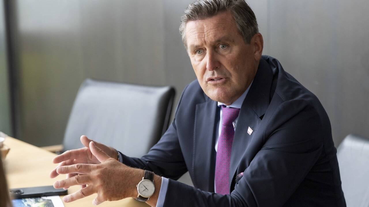 Peter Hanke (SPÖ) war Finanzstadtrat in Wien – nun ist er Verkehrsminister. Zu seinem Salzburg-Besuch ist er mit der Bahn angereist.  