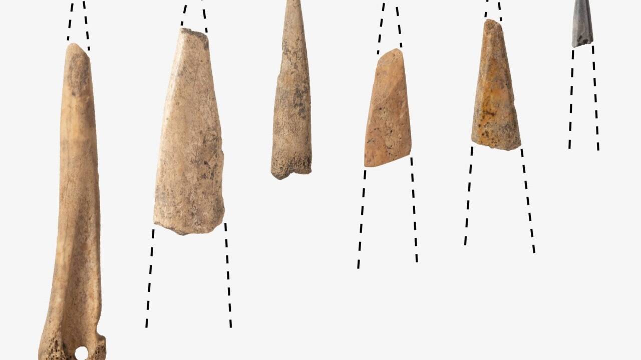 Bruchstücke spitzer Geräte aus Tierknochen – aus dem 6. Jahrtausend vor Christus.  