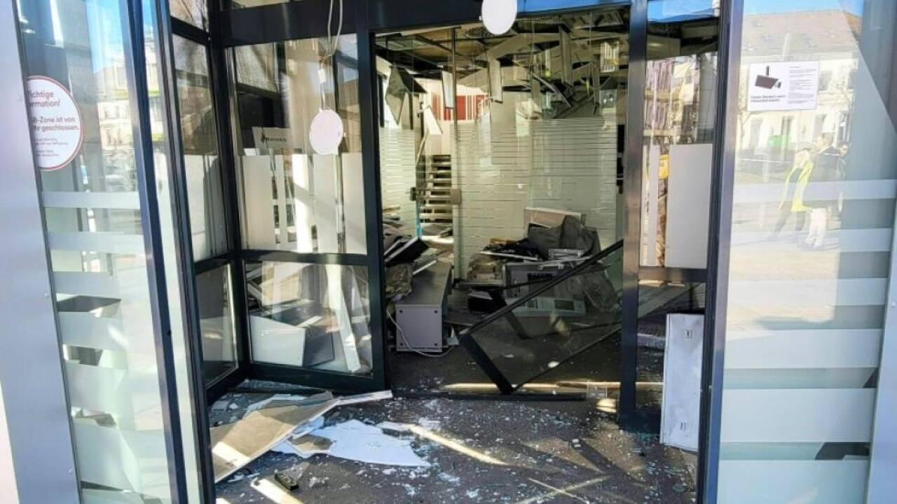 Die Schäden bei Bankomatsprengungen sind meist enorm (hier im März 2025 in Graz), auch wenn die Täter keine Beute machen. Die Schäden bei Bankomatsprengungen sind meist enorm (hier im März 2025 in Graz), auch wenn die Täter keine Beute machen.