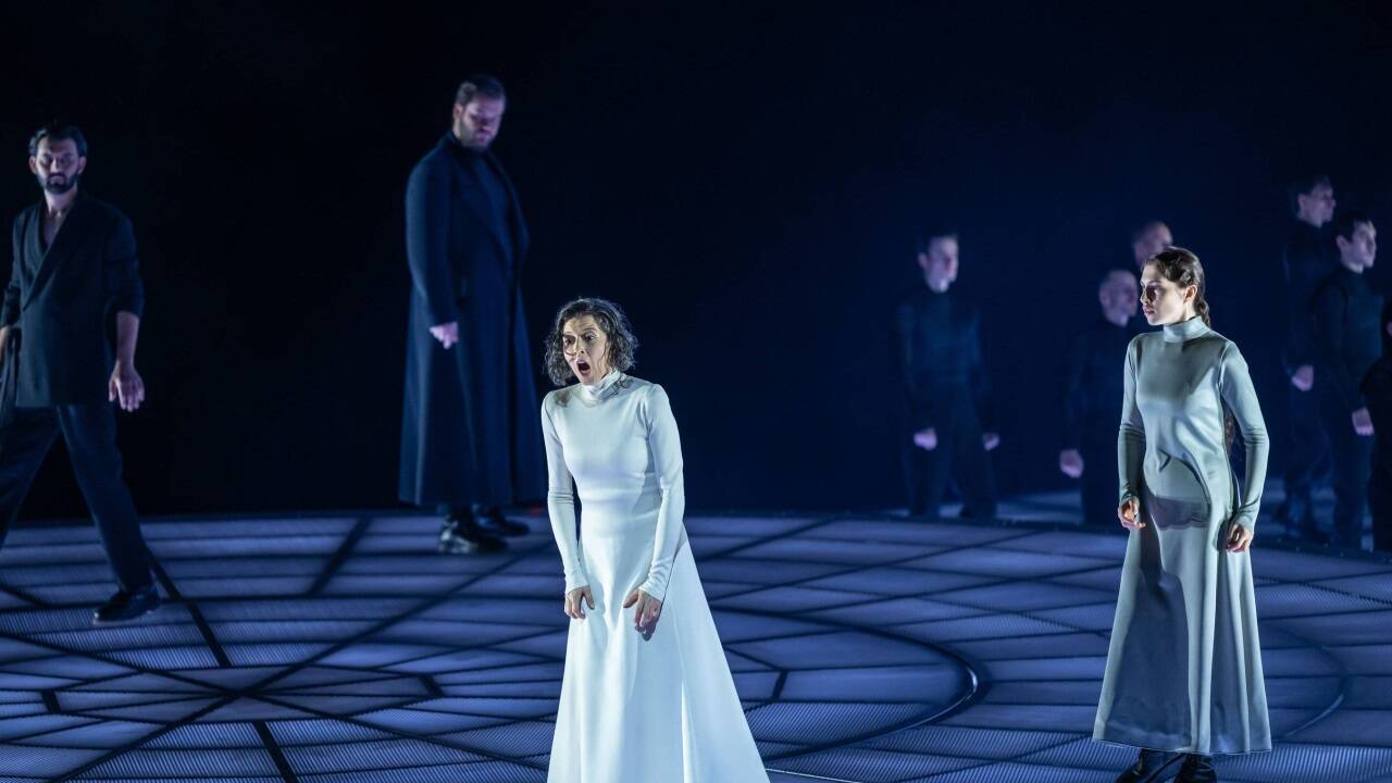 Szene aus „Maria Stuarda“ bei den Salzburger Festspielen  