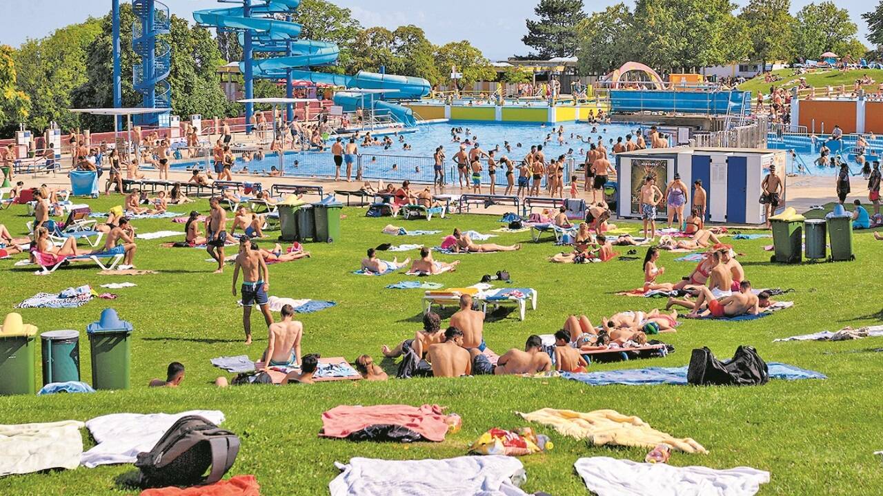 Die Stimmung in einem Wiener Freibad. 