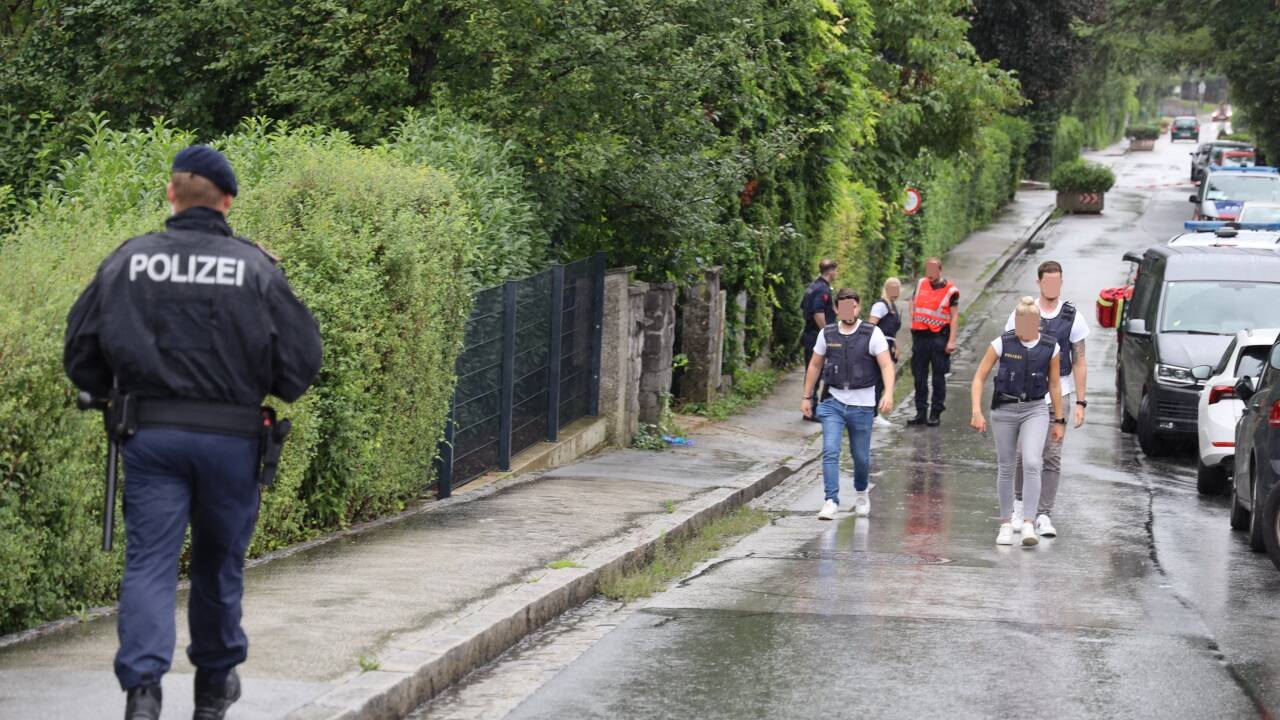 Donnerstagnachmittag erschoss ein 66-jähriger Hausbesitzer in Gnigl einen mutmaßlichen Einbrecher. Laut Polizei betont der Mann, in Notwehr gehandelt zu haben. Die Ermittlungen laufen. Der Salzburger kann indessen weiterhin Mitglied seines Schützenvereins bleiben. 