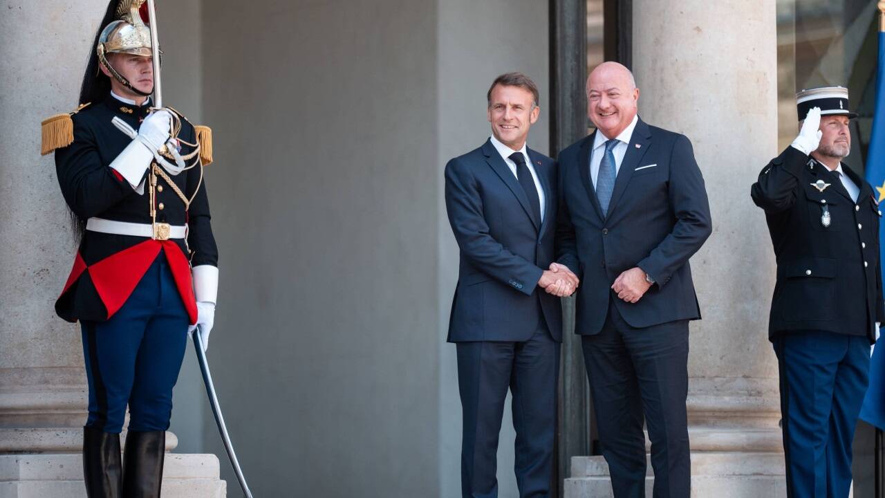 Bundeskanzler Christian Stocker bei Frankreichs Präsidenten Emmanuel Macron in Paris. 