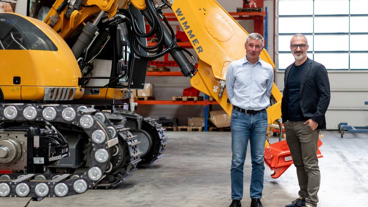 Im Industriebetrieb: Gemeinderat Klaudius May (KPÖ plus) und Unternehmer und Industrievertreter Andreas Wimmer. Im Industriebetrieb: Gemeinderat Klaudius May (KPÖ plus) und Unternehmer und Industrievertreter Andreas Wimmer.