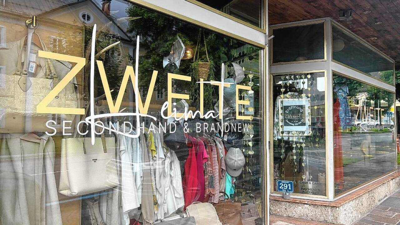 Tanja Schnitzhofer führt ein gemischtes Sortiment aus Second-Hand und Neuware.  Tanja Schnitzhofer führt ein gemischtes Sortiment aus Second-Hand und Neuware.