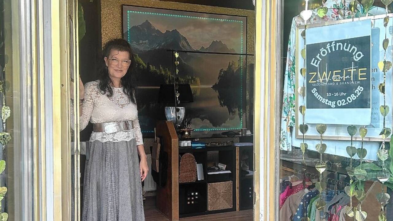 Tanja Schnitzhofer führt ein gemischtes Sortiment aus Second-Hand und Neuware.  Tanja Schnitzhofer führt ein gemischtes Sortiment aus Second-Hand und Neuware.