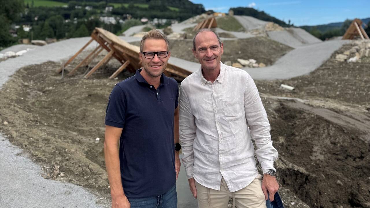 Im Bikepark: Karl Rößlhuber (links), der die Projektidee hatte, und Obmann Franz Gmachl. Nach den regenreichen vergangenen Wochen herrschen jetzt wieder bessere Bedingungen für den Bau.  Im Bikepark: Karl Rößlhuber (links), der die Projektidee hatte, und Obmann Franz Gmachl. Nach den regenreichen vergangenen Wochen herrschen jetzt wieder bessere Bedingungen für den Bau.