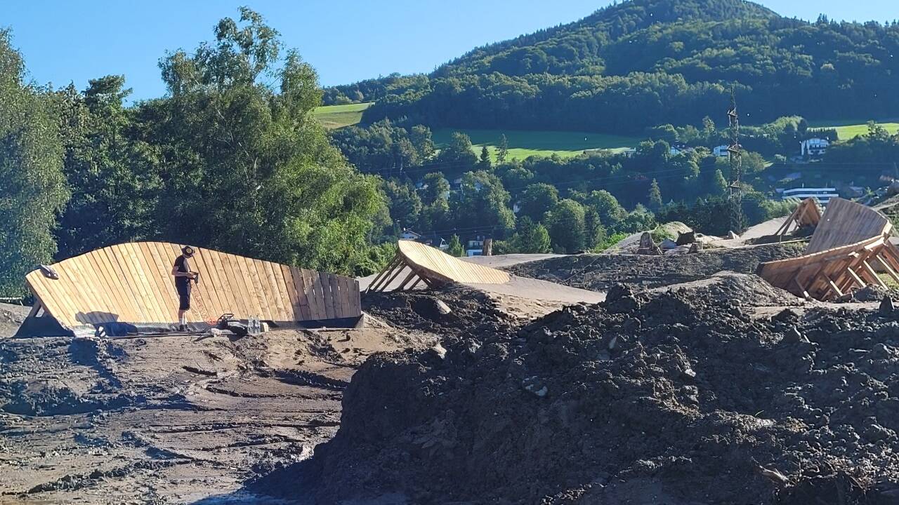 In Bergheim wird ein großer Bikepark gebaut. Die Arbeiten werden noch länger andauern.  In Bergheim wird ein großer Bikepark gebaut. Die Arbeiten werden noch länger andauern.