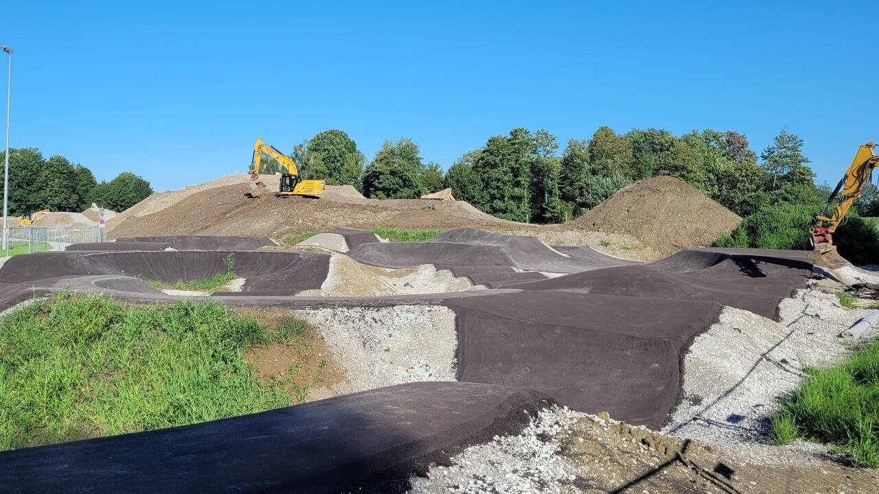 In Bergheim wird ein großer Bikepark gebaut. Die Arbeiten werden noch länger andauern.  In Bergheim wird ein großer Bikepark gebaut. Die Arbeiten werden noch länger andauern.