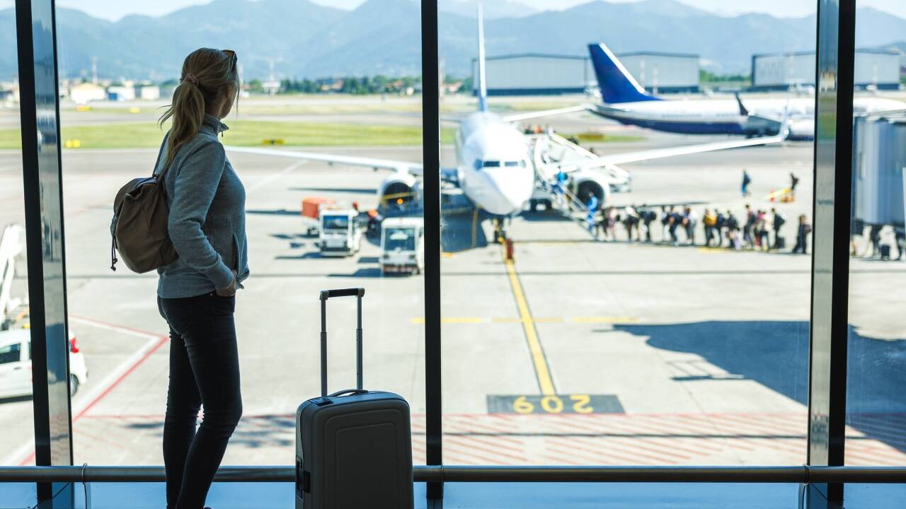 Zu viel Gepäck beim Fliegen kann Reisende teuer zu stehen kommen.  Zu viel Gepäck beim Fliegen kann Reisende teuer zu stehen kommen.