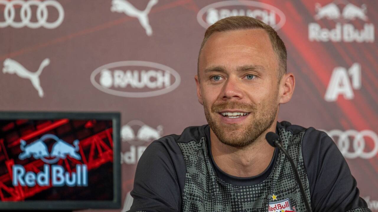 Bei der Pressekonferenz in Topform: Torhüter Alexander Schlager.  Bei der Pressekonferenz in Topform: Torhüter Alexander Schlager.