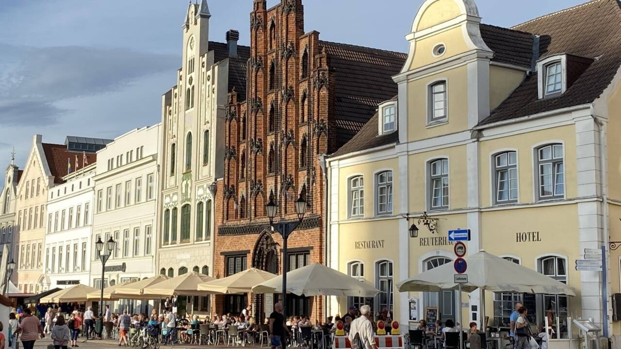 Beliebter Treffpunkt: der Alte Schwede am Hauptplatz. 